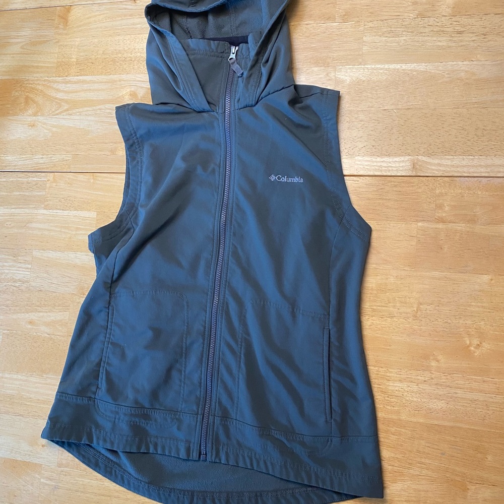Columbia Women's Gray Hooded Vest